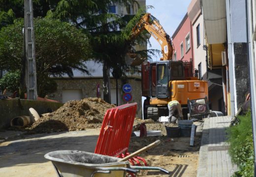 Comezan as obras para a renovación da pavimentación e servizos en seis rúas situadas no entorno do Cemiterio de Riveira